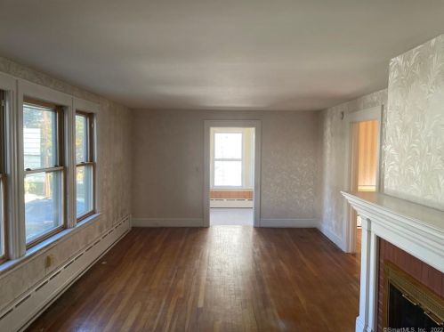 37 Newton Ter, Waterbury, CT 06708-1918