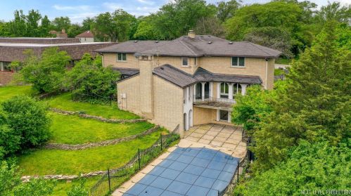 6765 County Line Ln, Willowbrook IL  60527-5726 exterior