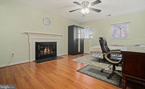 10121 Schoolhouse Woods Ct, Springfield VA  22015-2725 exterior