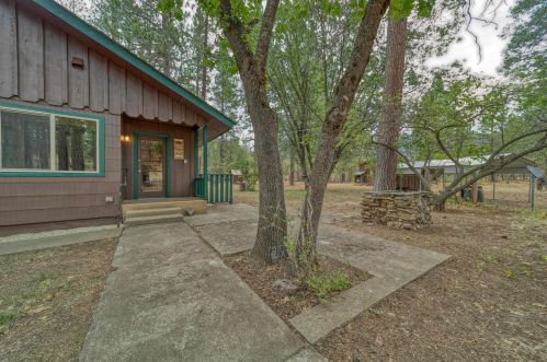 229 Pecks Valley Rd, Almanor CA  95947-9739 exterior