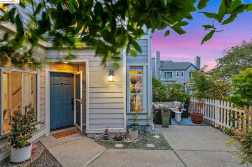 502 Commodore Dr, Richmond CA  94804-4583 exterior
