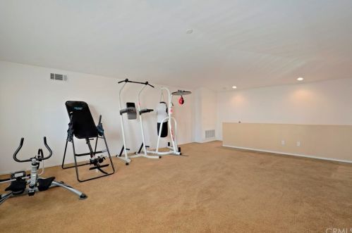 12758 Royal Palm Ln, Riverside CA  92503-7077 exterior