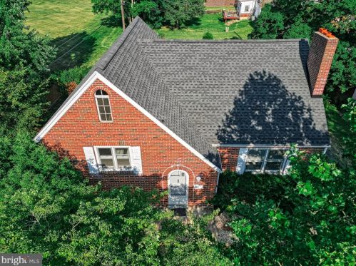 203 Oakleigh Ave, Harrisburg, PA 17111-2246
