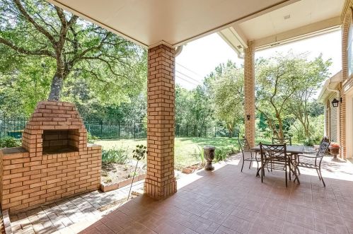 2212 Vly Vw Dr, Cedar Hill TX 75104-6712 exterior