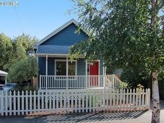 9511 Ivanhoe St, Portland OR  97203-1412 exterior