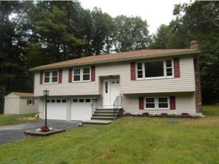 4 Cortland St, Londonderry, NH 03053-3319