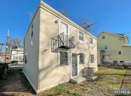21 Lafayette Pl, Irvington, NJ 07111-2109