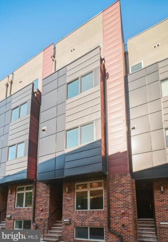 146 Front St, Philadelphia PA 19106-0020 exterior