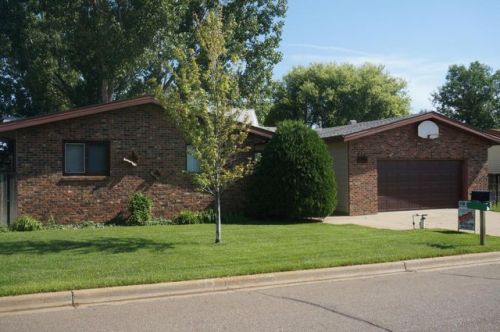 972 12th St, Dickinson, ND 58601-3519