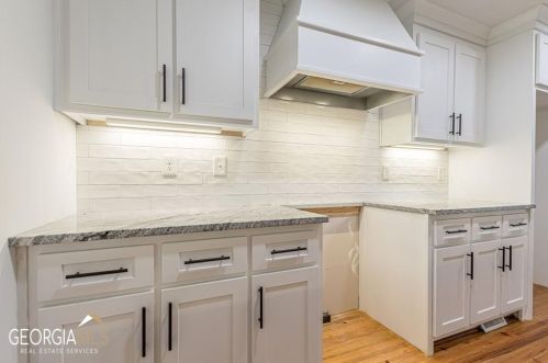 3314 Harris Dr, Atlanta GA  30337-1005 exterior
