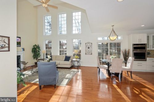 300 Senate Ct, Herndon, VA 20170-5487