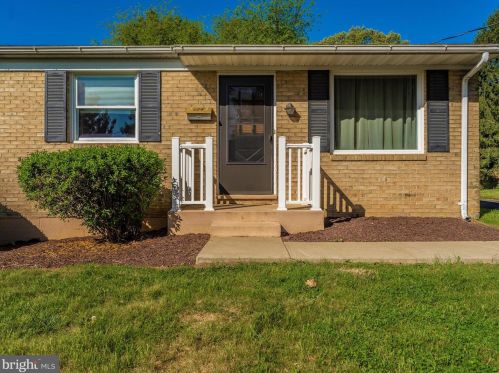 524 Brooke St, Charles Town, WV 25414-1106
