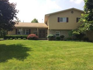 2715 Mitzi Dr, Columbus, OH 43209-3289