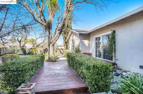 735 San Simeon Ct, Concord CA  94518-2316 exterior