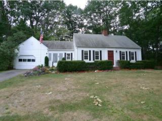 14 Gary Ln, Kensington, NH 03833-4006