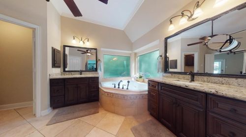 8760 Skyline Ln, Conroe TX  77302-3458 exterior