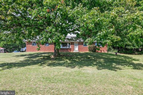 755 Longs Gap Rd, Carlisle, PA 17013-8506