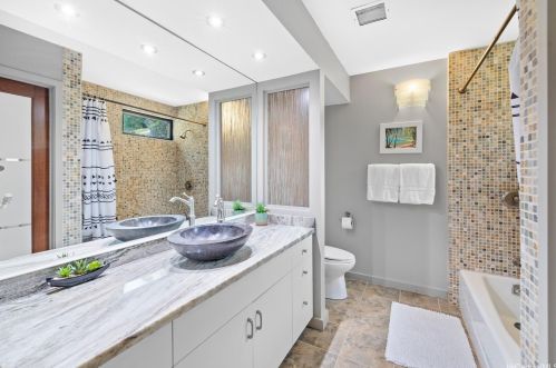 688 Kaulana Pl, Honolulu HI  96821-2533 exterior