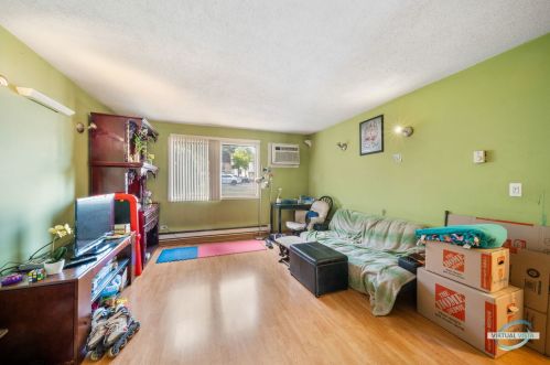171 Waters Edge Dr, Glendale Heights, IL 60139-1634