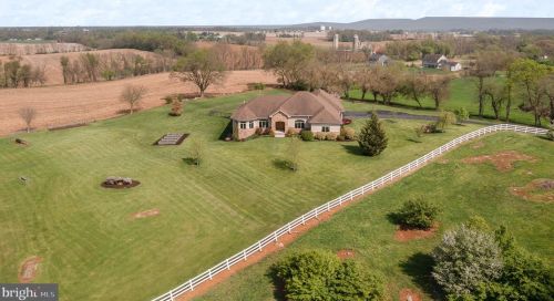 253 Bonnybrook Rd, Carlisle PA 17013-4214 exterior