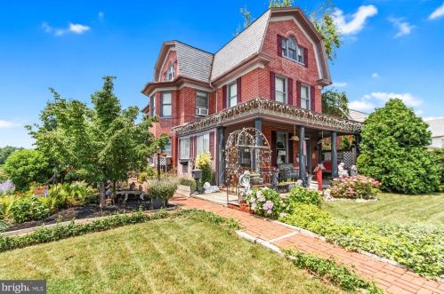 2376 Queen St, York, PA 17402-4939