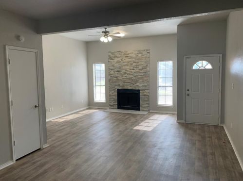 10641 Flamewood Dr, Fort Worth TX  76140-5445 exterior