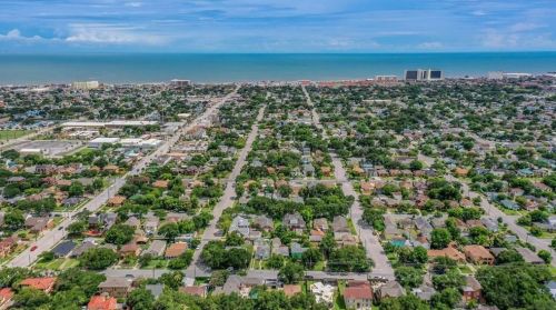 4615 Ursuline St, Galveston, TX 77551