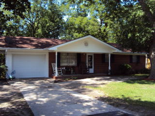 543 Leisure Ln, Blackshear, GA 31516-2511