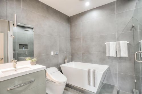 260 Girard St, San Francisco CA 94134-2110 exterior