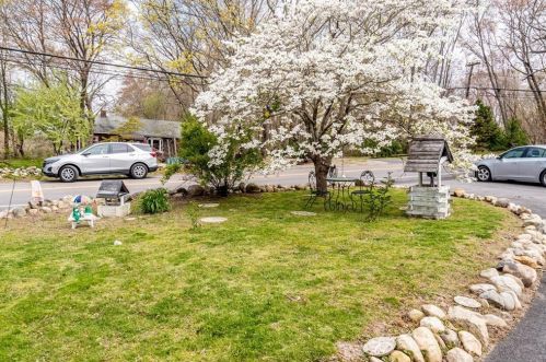 144 Hatchery Rd, North Kingstown, RI 02852-4634