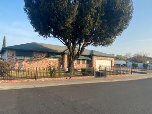 887 Orchard Way, Manteca, CA 95336-3555