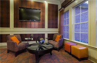 5702 Castle Hill Dr, Indianapolis IN  46250-4918 exterior