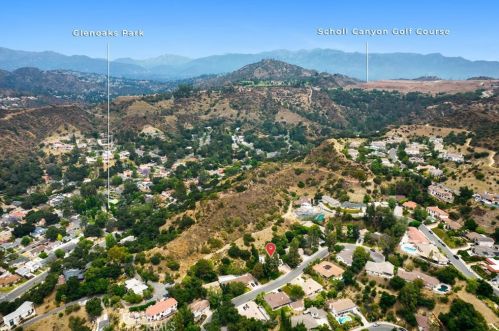 231 Sleepy Holw Dr, Glendale CA 91206-4727 exterior