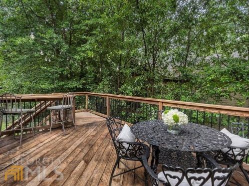 2859 Elliott Cir, Atlanta GA  30305-2726 exterior