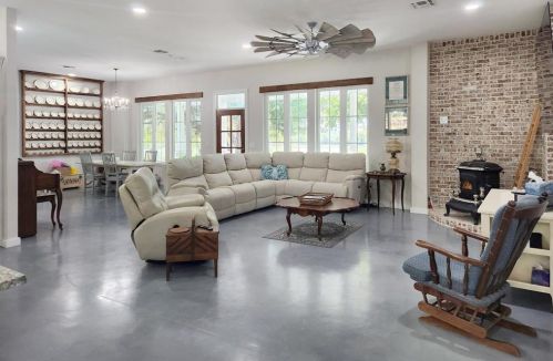972 Fm 957, Ezzell, TX 77964-4186
