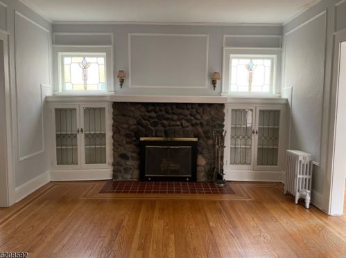 28 Walnut Pkwy, Montclair, NJ 07042-4916