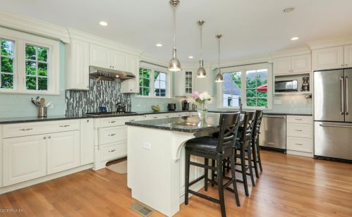 72 Summit Rd, Riverside, CT 06878-2127