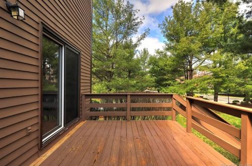 2 Jans Ct, Upper Stepney, CT 06468-2658