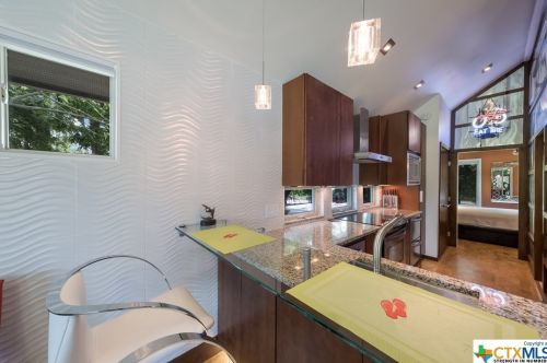 332 Mdw Lk Dr, Seguin TX 78155-9206 exterior