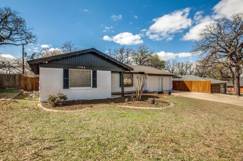 1704 Carl St, Fort Worth, TX 76103-1912