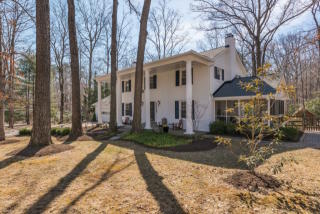 12201 Hounds Ln, Herndon, VA 20191-2616