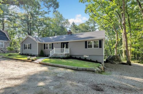 885 Main St, Upper Stepney CT  06468-2811 exterior