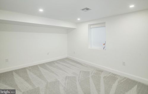 377 Kings Hwy, Tavistock NJ 08033-2004 exterior