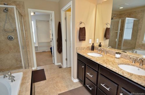 4990 Valdai Way, Aurora CO  80015-6792 exterior