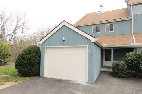 101 Blackbirch Ct, Huntington, CT 06484-3873