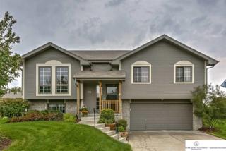 704 Tupelo Ln, Omaha, NE 68133-4409