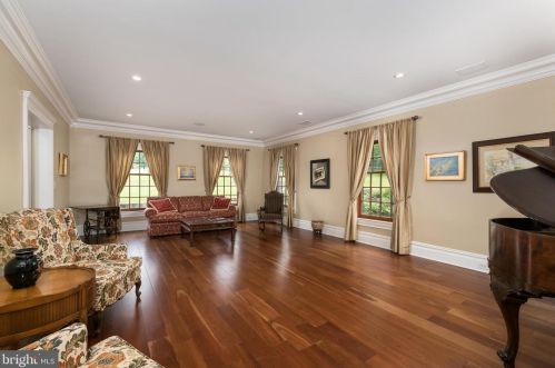 80 Mapleton Rd, Princeton NJ  08540-9668 exterior