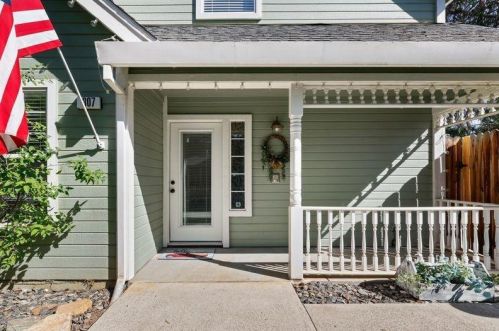 307 Mormon St, Folsom, CA 95630-2611