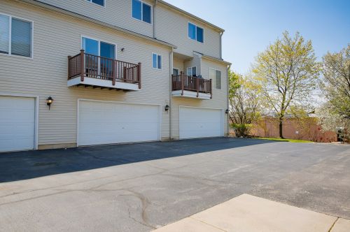 109 Enclave Cir, Lemont IL  60440-3521 exterior