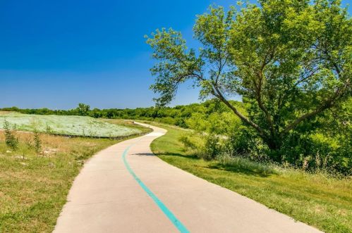 1524 Jackson St, Carrollton, TX 75006